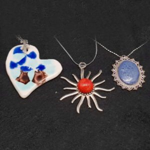 Pendentif Faïence Cœur ou Soleil : Boutique Les Créations de Christine à Ornans