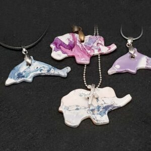 Pendentif Porcelaine Main Eléphant Dauphin : Boutique Les Créations de Christine à Ornans